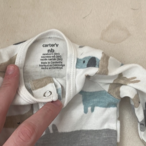 Carter’s white dog footie outfit NB - Picture 2 of 3